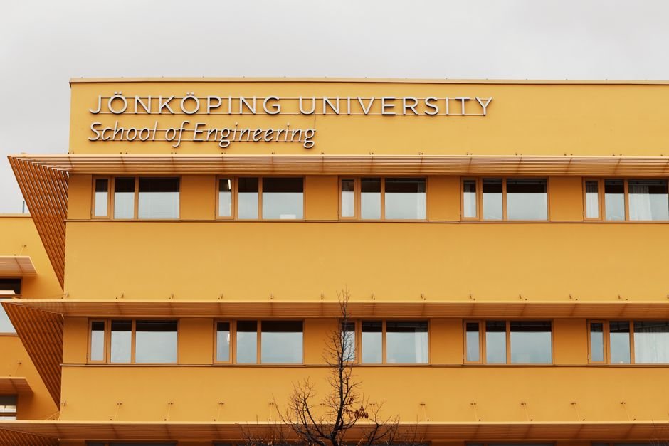 Top universities in USA for engineering students on a university campus