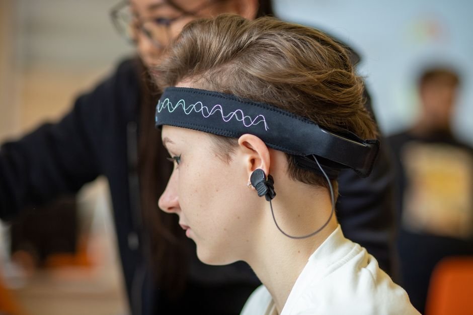Student wearing an EEG headband representing top universities in USA for neuroscience