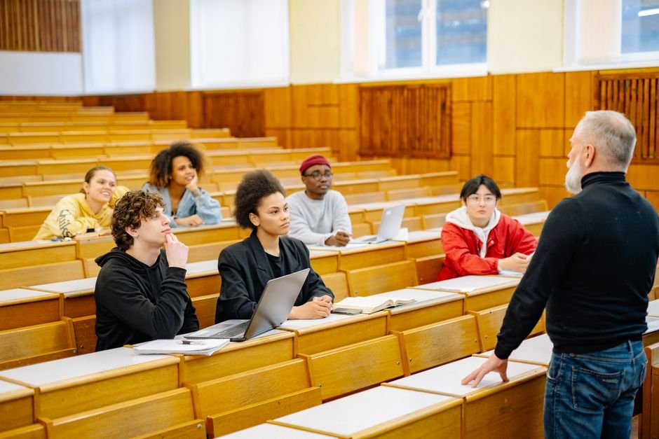 Students studying economics at one of the top universities in USA for economics