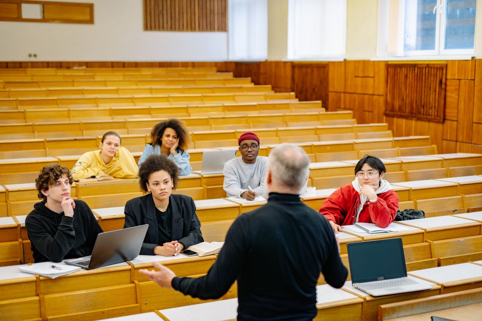 Students studying at one of the top universities in USA for psychology